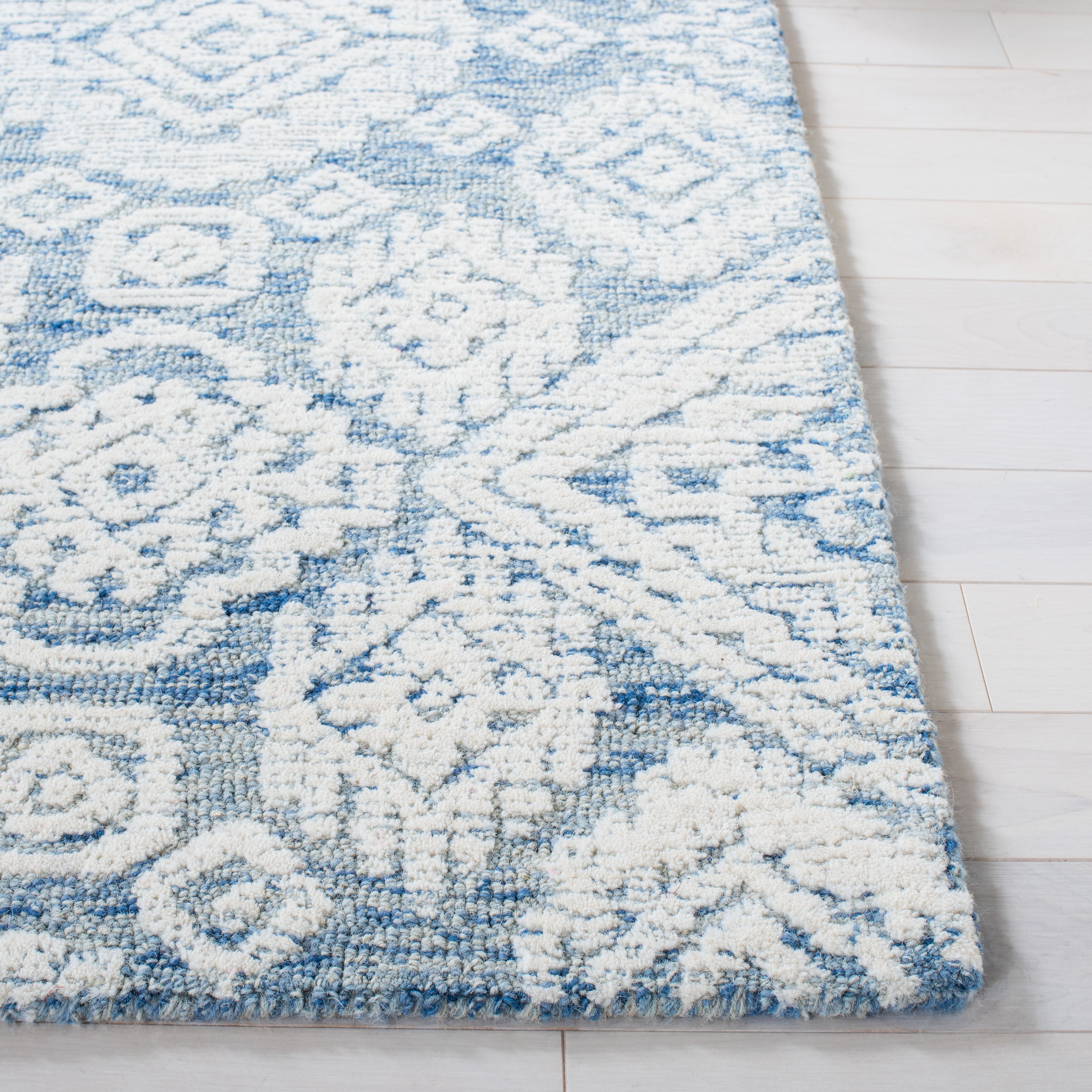 SAFAVIEH Metro Riley Medallion Area Rug, Blue/Ivory, 6' x 6' Square