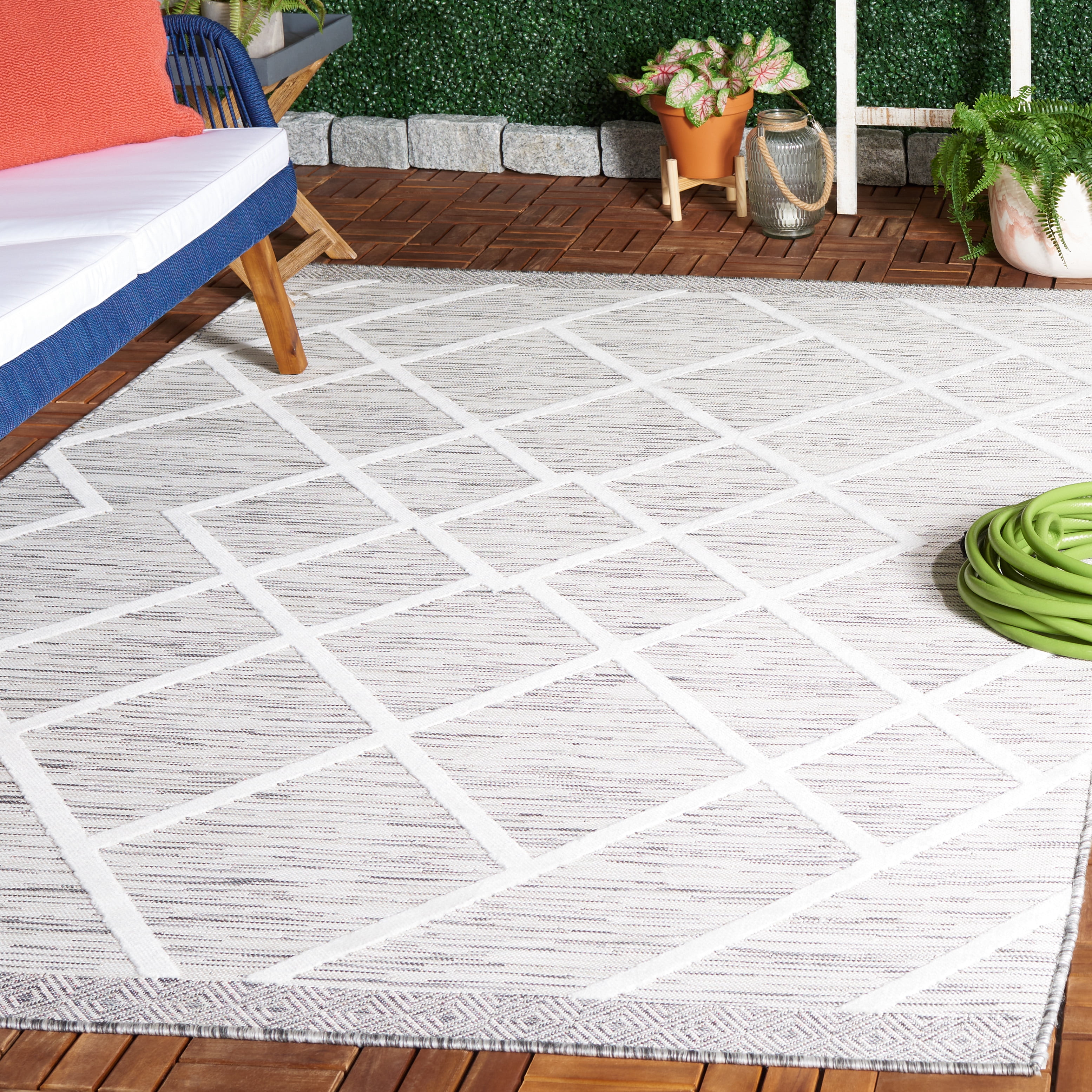 SAFAVIEH Cabana Dusko Diamond Indoor/Outdoor Area Rug, Ivory/Grey, 5'1" x 7'6"