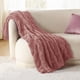 thumbnail image 2 of Manta Bedsure GentleSoft de Franela y Piel de Melocotón para Cama Individual en Rosa Polvoriento, 2 of 8