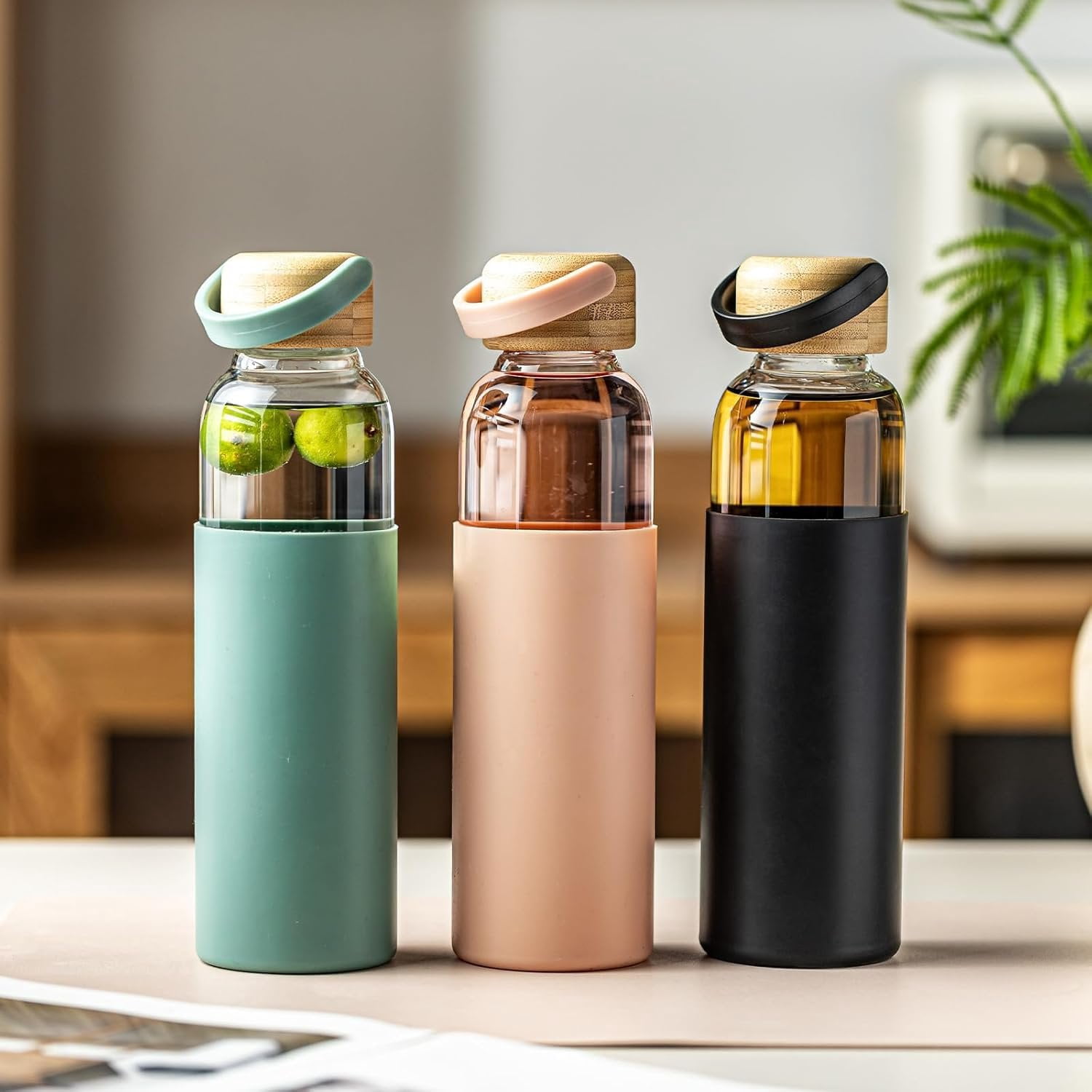 21oz Borosilicate Glass Water Bottle with Non-Slip Sleeve & Leak-Proof Lid- Drink Bottle for Office,Travel,Gym,Hiking-Ideal  for , & Fitness Enthusiasts (2*+2*Green)
