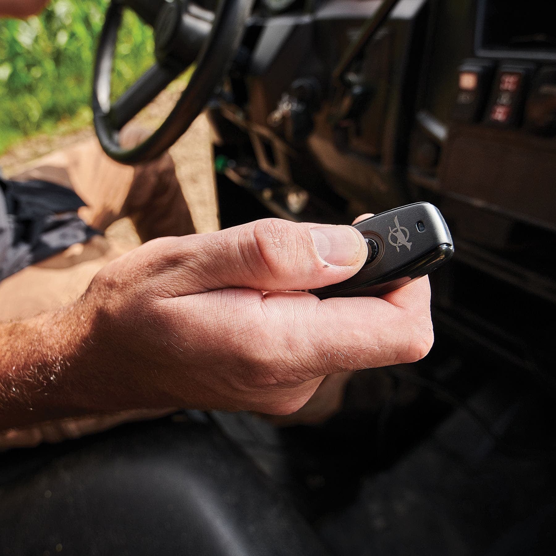 Texas Hunter Road Feeder with Wireless Remote Control