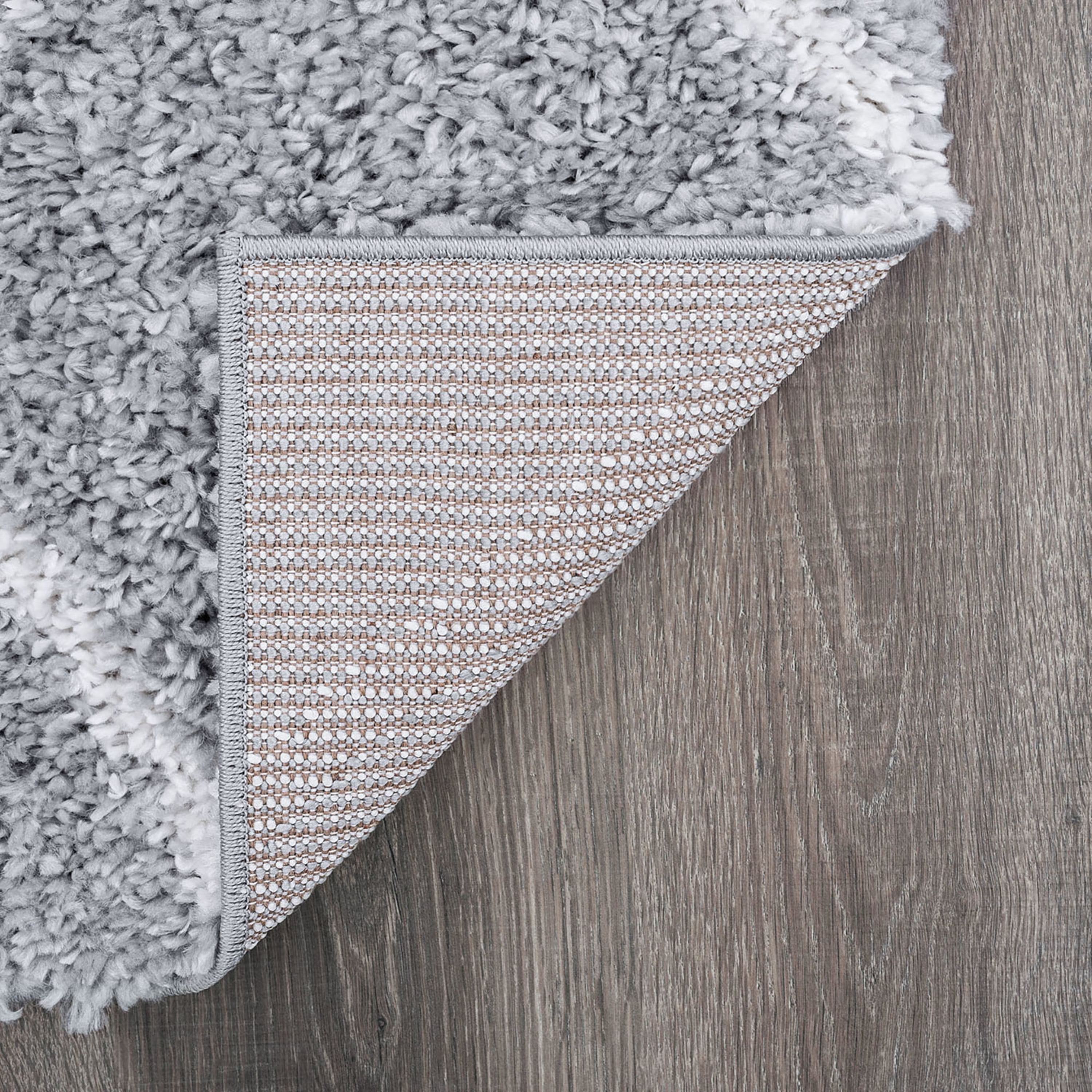 Bliss Rugs Transitional Diamond 4' x 5'3'' Silver and White Polypropylene Indoor Area Rug, 4' x 5'3''