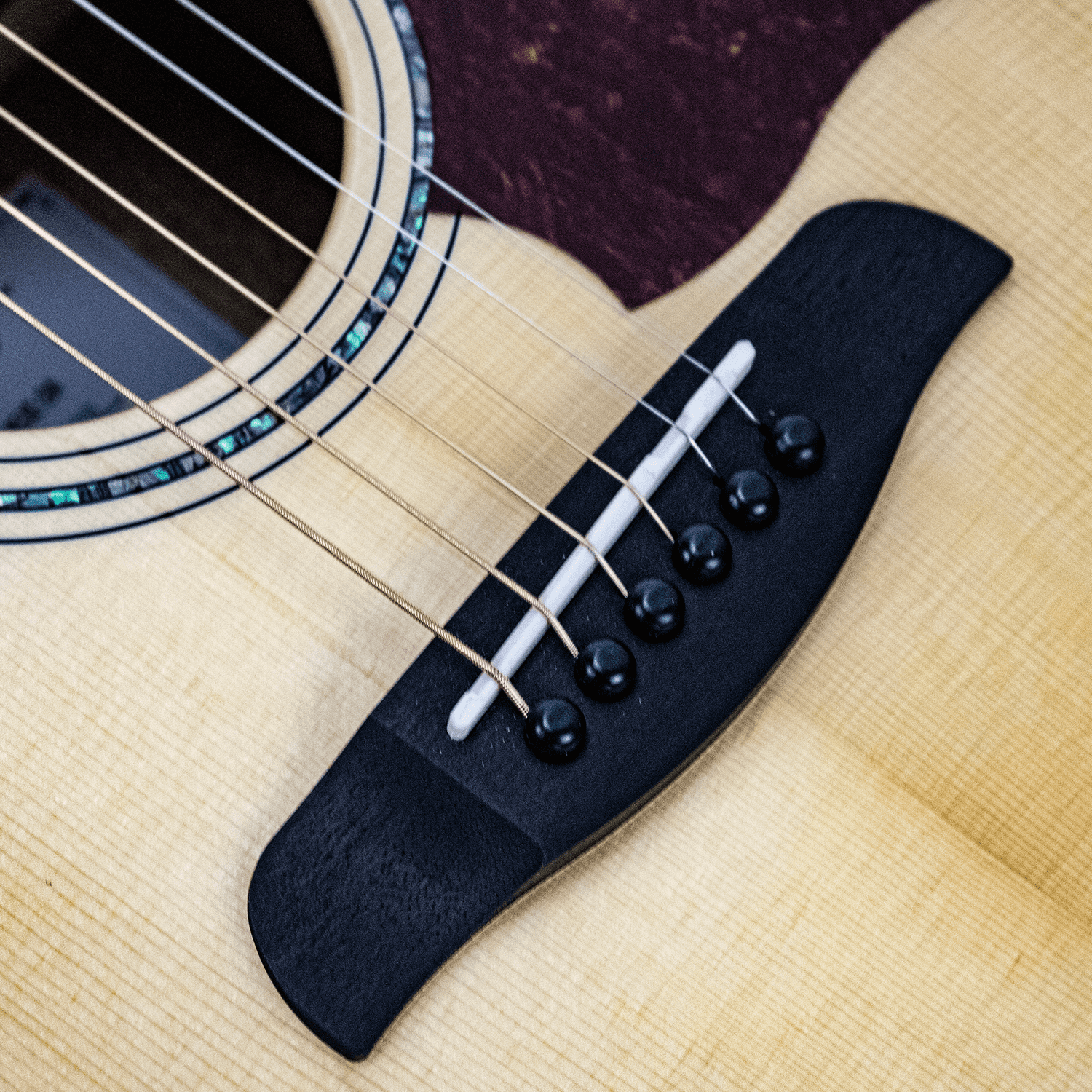Sawtooth Myrtlewood Jumbo Cutaway 24 Fret Acoustic Electric Guitar with Spruce Top