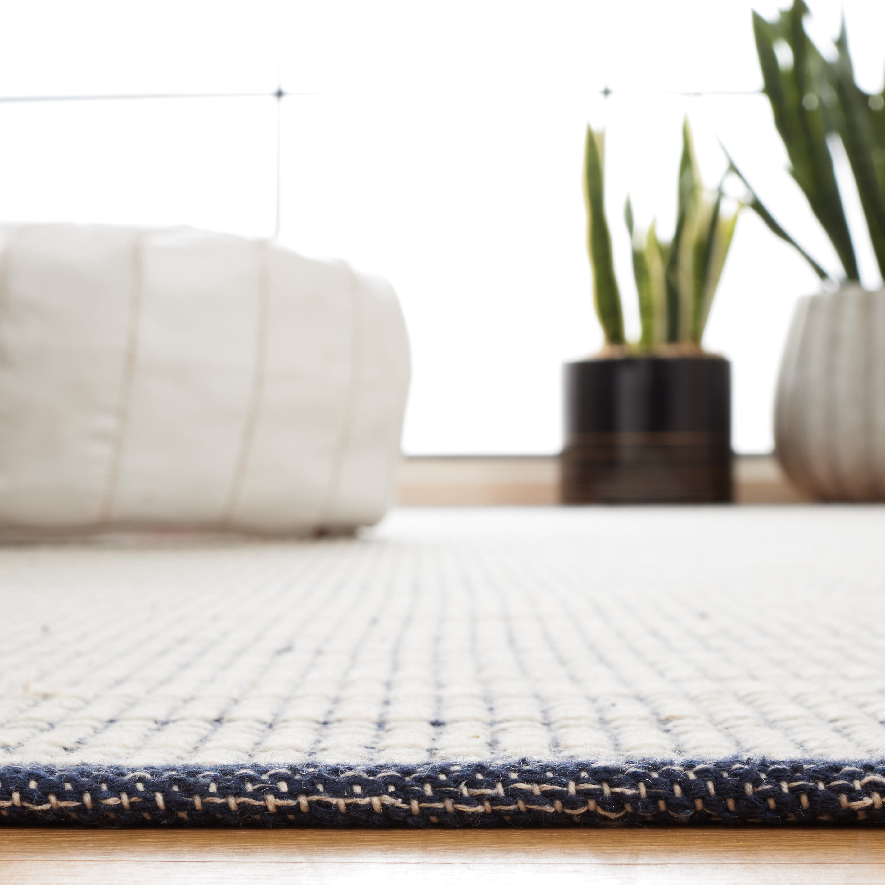 SAFAVIEH Ebony Ainsley Modern Area Rug, Ivory/Navy, 3' x 5'