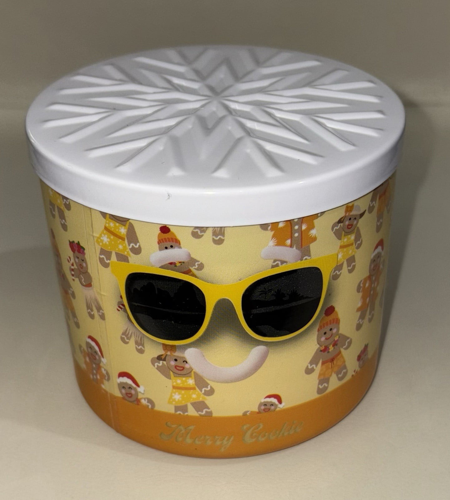 Bath and Body Works Merry Cookie 3 Wick Scented Candle New with Lid