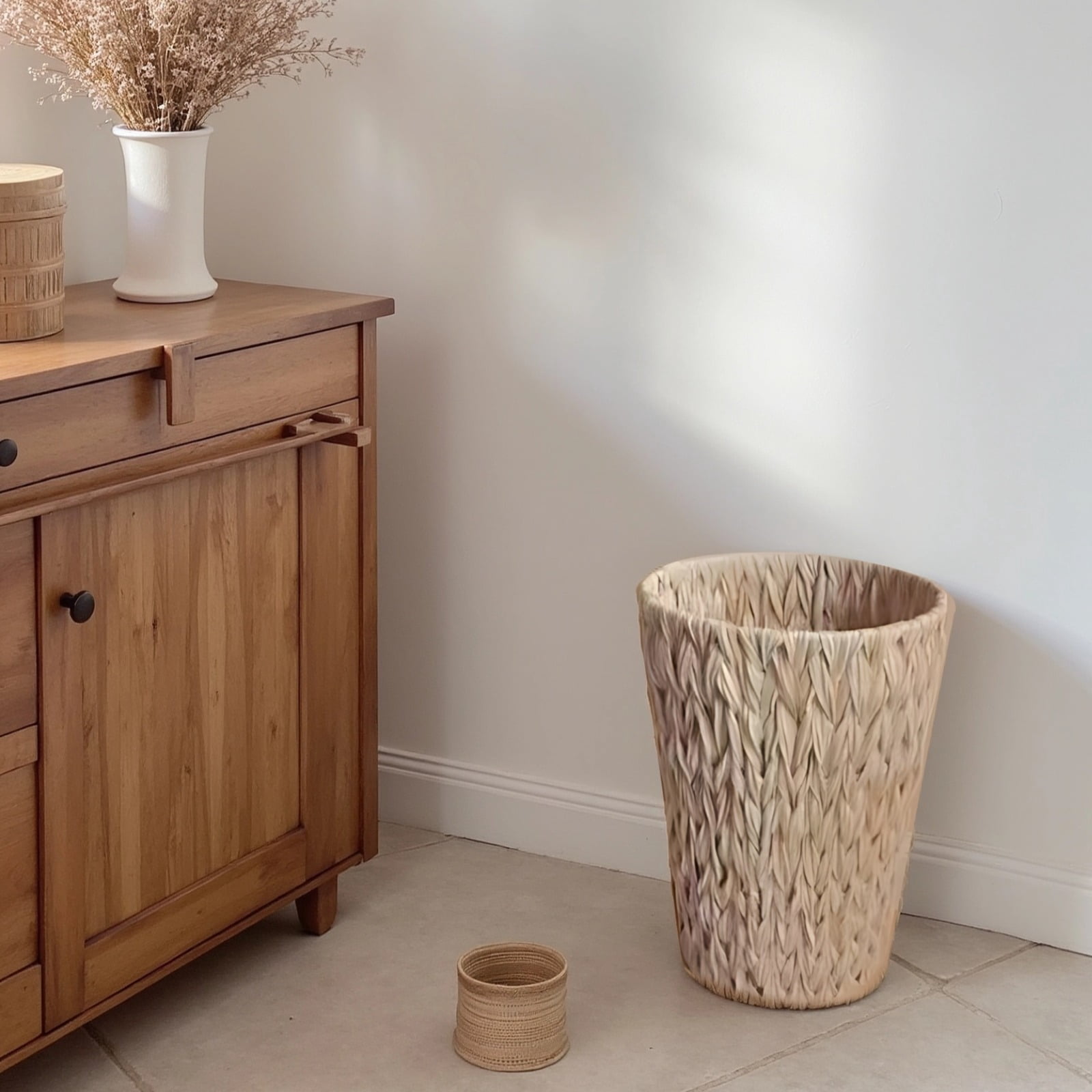 Wicker Trash Can,Small Waste Basket,Plastic Bathroom Trash Can for Home Office,Kitchen,Living Room,Faux Wicker Waste Baskets,7.5 x 11 in(Milk White)