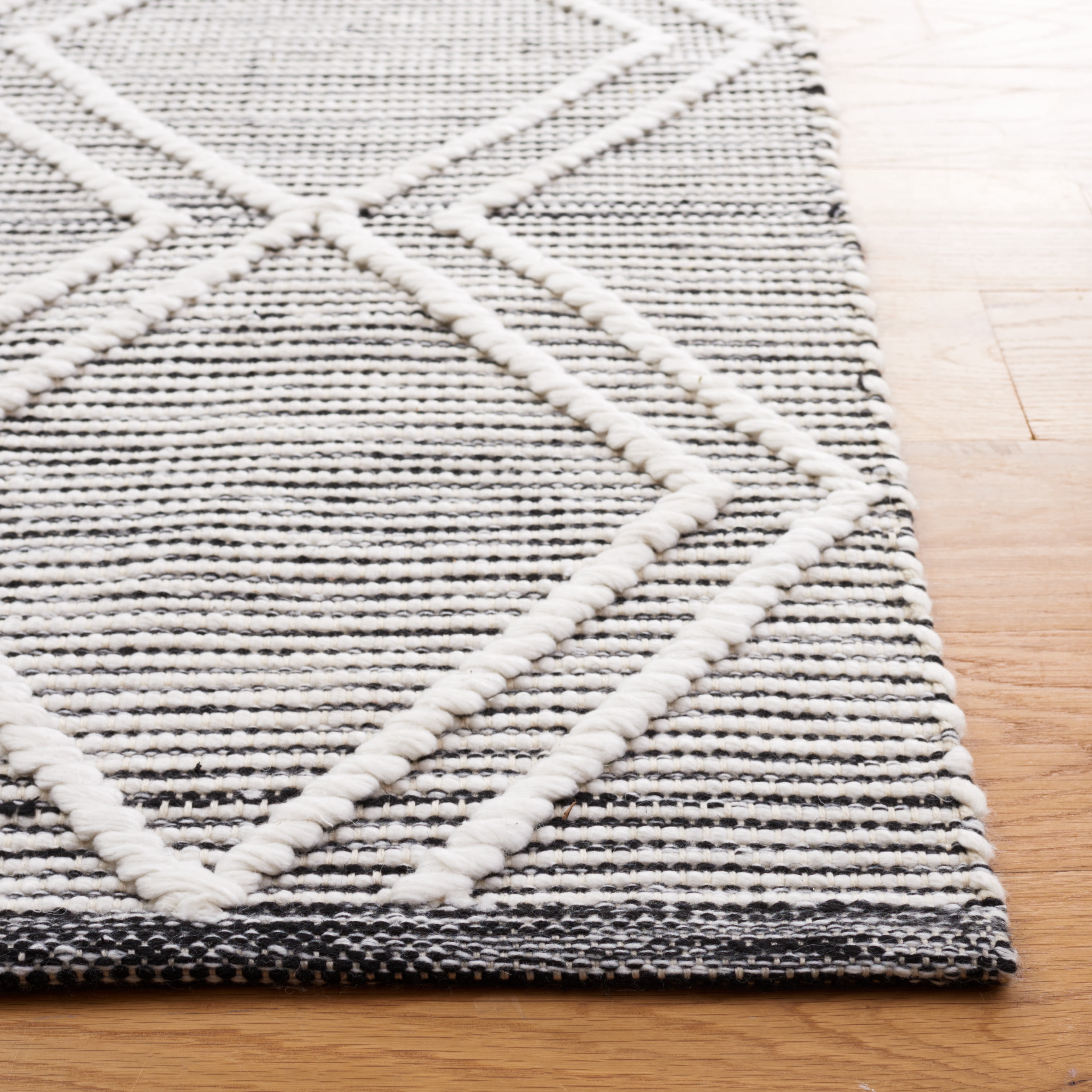 Safavieh Kilim Meryll Diamond Polyester Area Rug, Black/Ivory, 6' x 9'