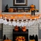 thumbnail image 1 of Guirnalda de cuentas de Halloween | Cuerda de cuentas de madera con fantasma blanco | Adorno colgante de tela de 2 m | Textura de terciopelo suave estilo vintage | Decoración para chimenea de pared, 1 of 6