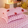 thumbnail image 4 of HHHC Ensemble de Housse de Couette Format Grand Motif Fraise/chevron Doux Réversible Ensemble de Literie Housse de Couette (1 Housse de Couette+2 Taies d'Oreiller) Rose, 4 of 7