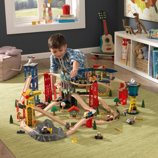 KidKraft Super Highway Train Set with 80+ accessories ...