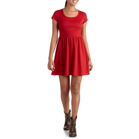 No Boundaries Juniors Keyhole Lace Back