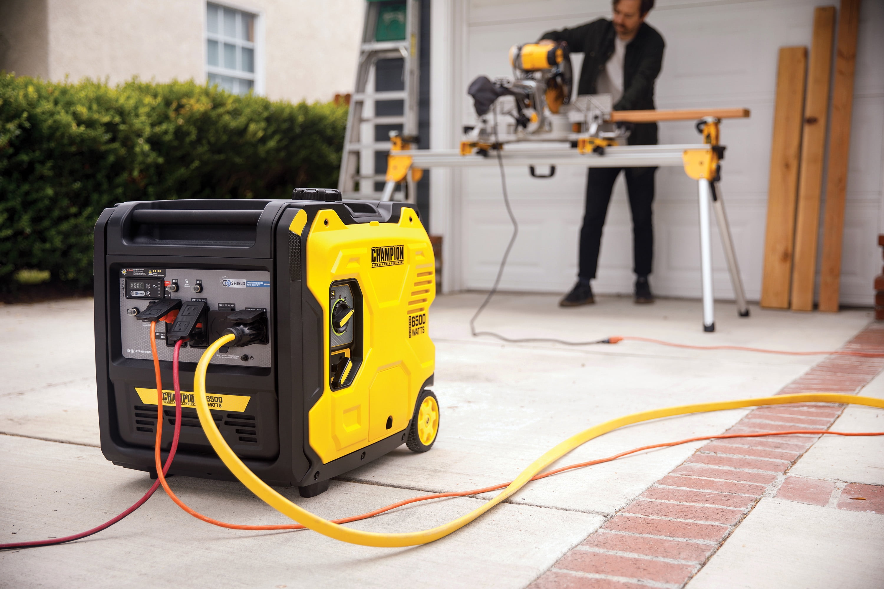 Champion Power Equipment 6500-Watt Gasoline Portable Inverter Generator with Quiet Technology and CO Shield