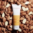 thumbnail image 3 of Exfoliante facial Clarins Comfort Scrub nutritivo con infusión de aceite, 3 of 6