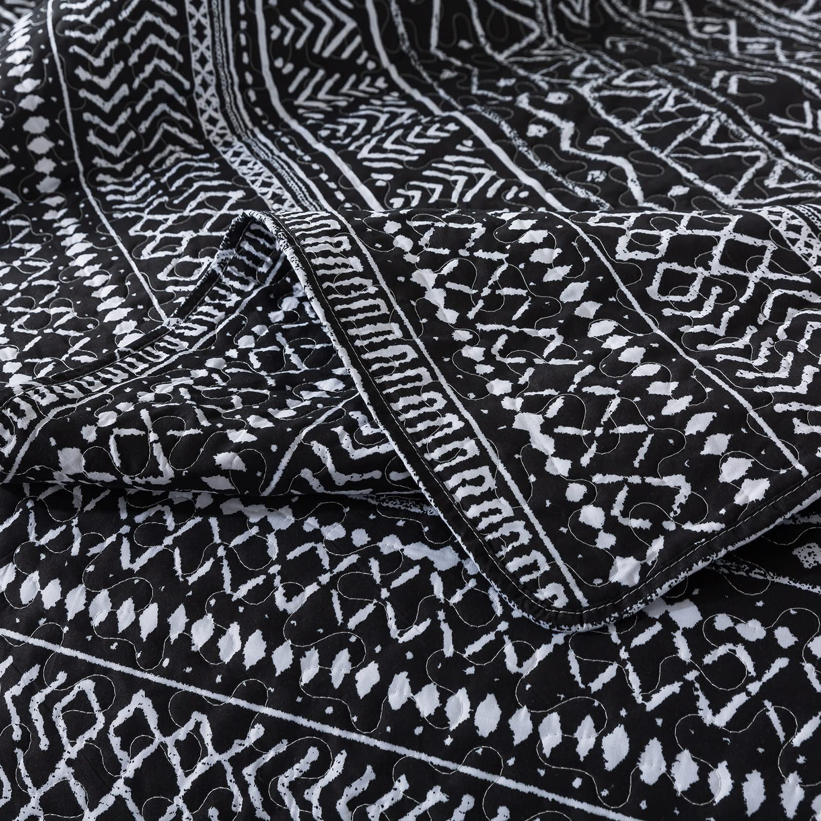 NEWLAKE 3-Piece Queen Quilt Set Striped Pattern Microfiber Soft Lightweight Bedding Set with Shams for All Season, Black and White Quilt, Queen Size
