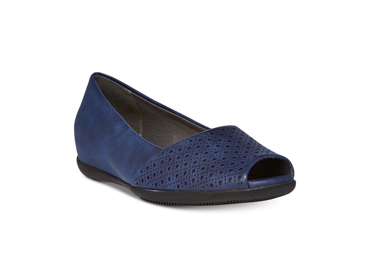 bare traps black flats