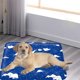 thumbnail image 3 of Alfombrilla refrescante de verano para mascotas, almohadilla de gel para dormir, cómoda, lavable y portátil. Azul oscuro 40cmx50cm, 3 of 8