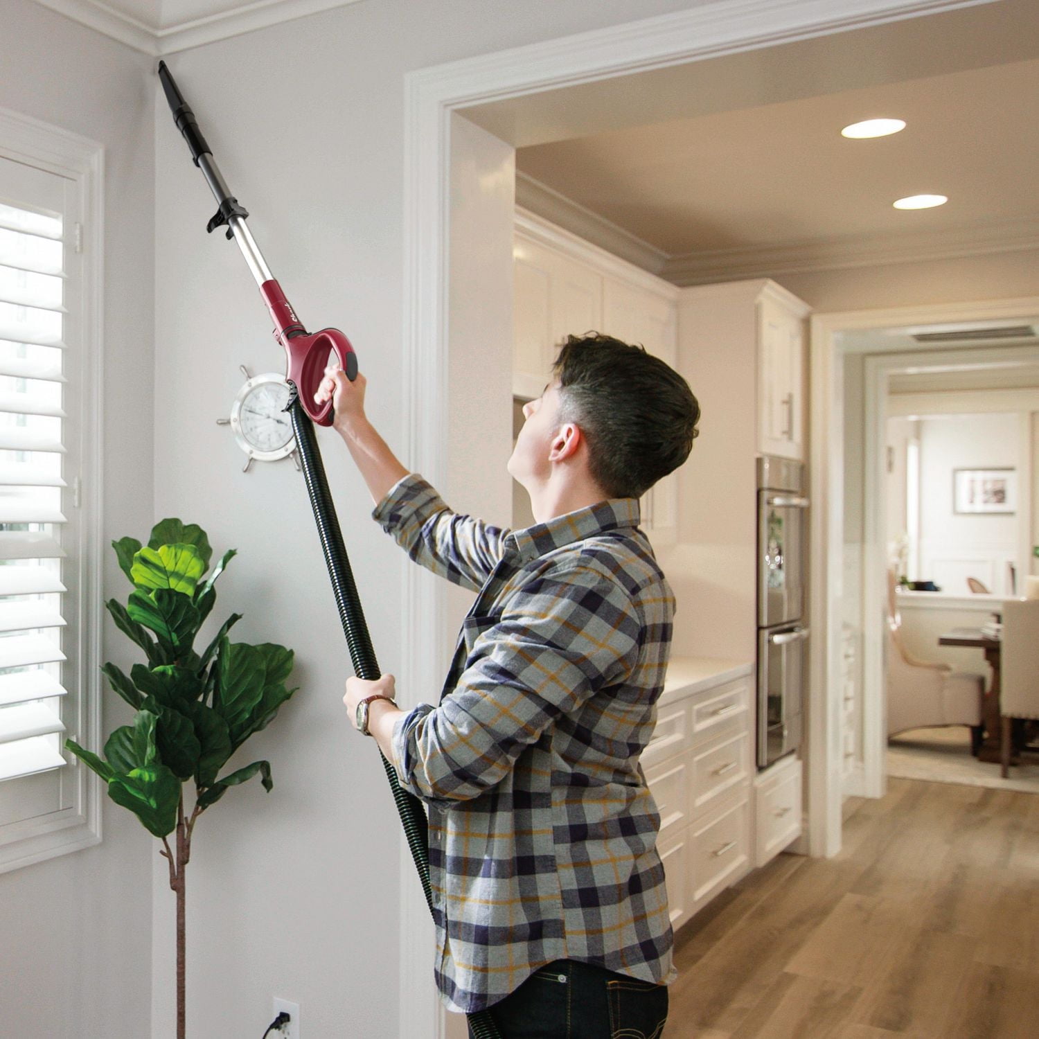 Shark NV150C, Aspirateur vertical Navigator Swivel Pro Complete, Rouge, 700W Une puissance de nettoyage