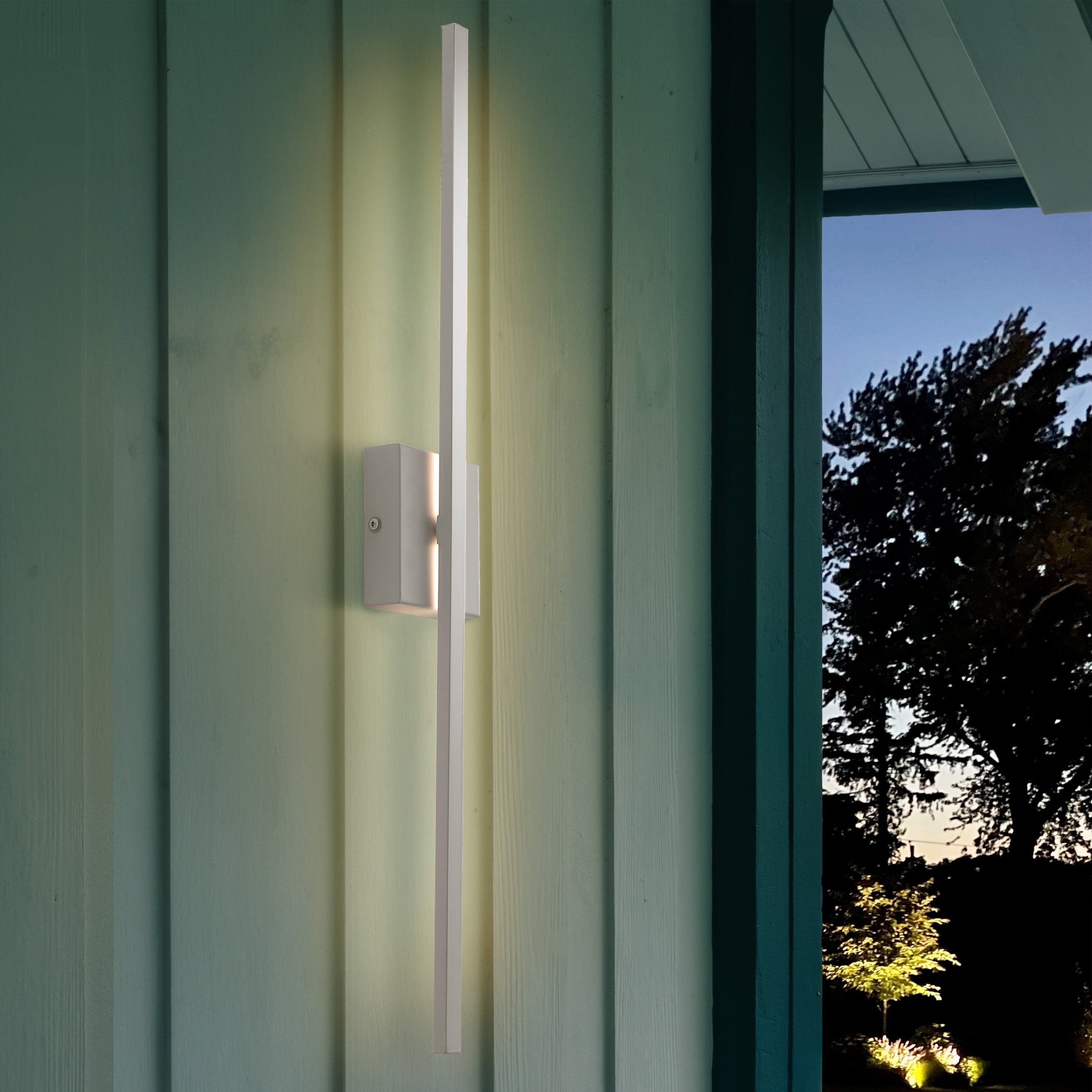 JONATHAN Y Vara 28" Modern Minimalist Linear Indoor/Outdoor IP65 Waterproof Metal 350-Degree Rotatable Dimmable Integrated LED Wall Sconce, Silver