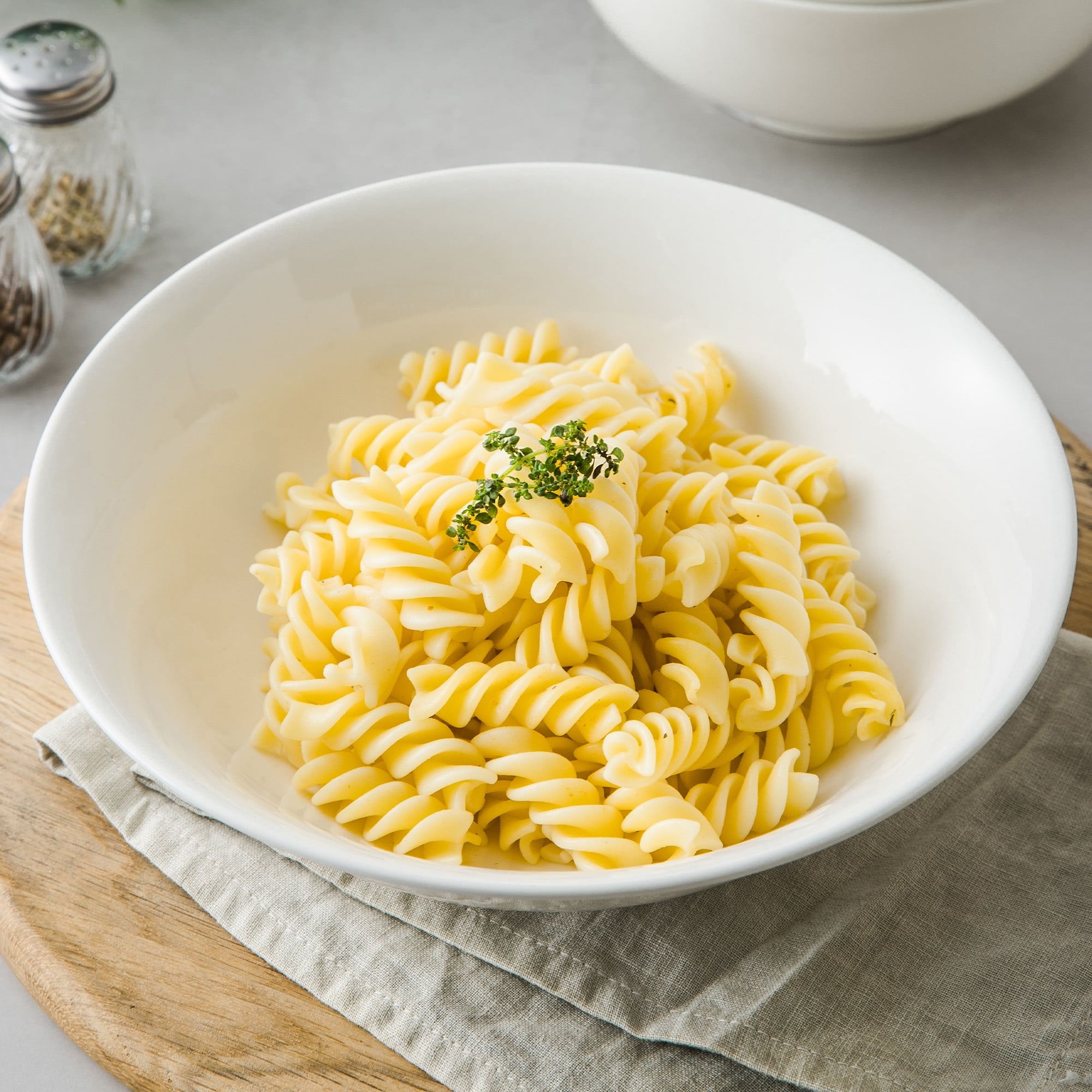 LIFVER 9in /48Oz Ceramic Salad Bowl, Set of 4 Large Pasta Serving Bowls for Home, Porcelain Cereal Soup Bowls Ceramic, Microwave &Dishwasher Safe, Glazed White