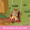 مجموعة هدايا Calico Critters Adventure Treehouse، مجموعة ألعاب بيت الدمى مع الشكل والإكسسوارات.