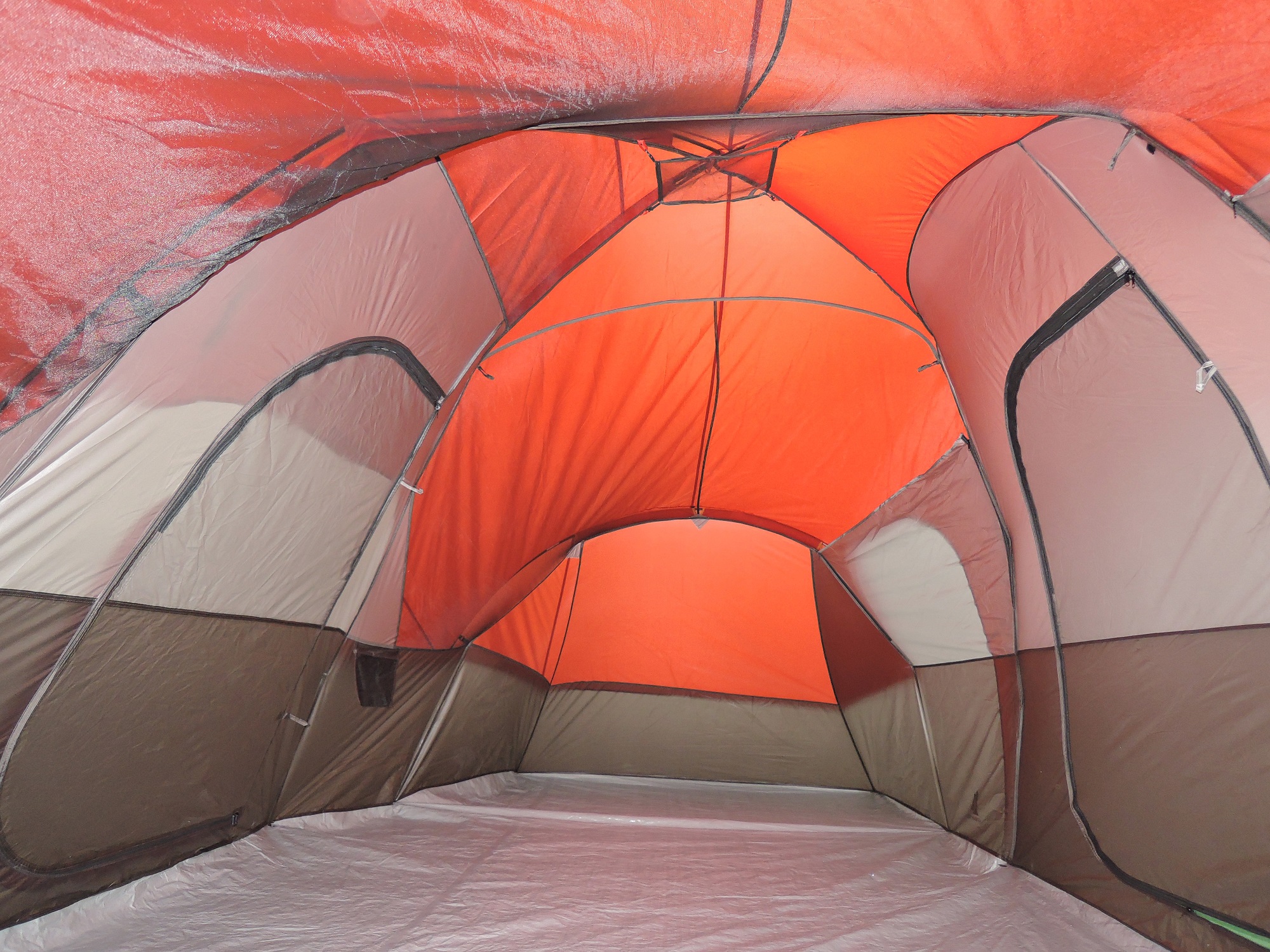 Carpa Familiar para 10 Personas Ozark Trail, Rojo/Negro/Gris Cálido 5