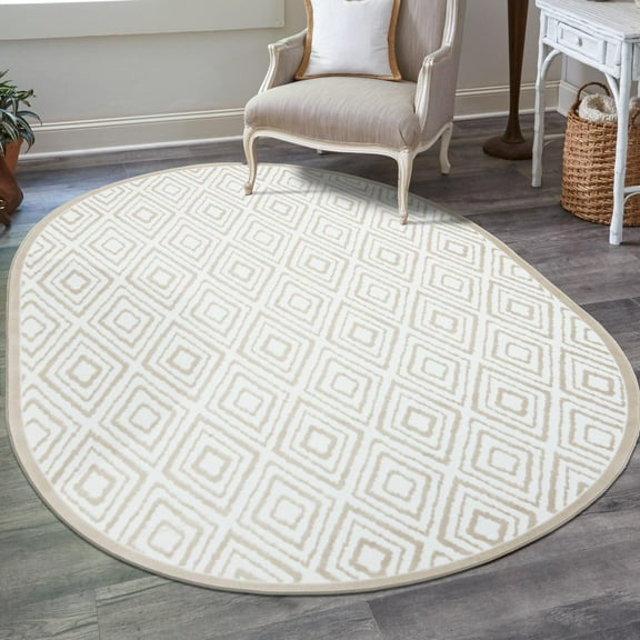 Unique Loom Hermitage Collection Area Rug - Loggias (2' x 3' Oval Snow White/Beige)