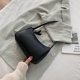 thumbnail image 1 of Bolso de mujer 2024 Bolso de hombro de estilo occidental coreano Bolso de axila simple y combinable a la moda, 1 of 6