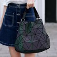 thumbnail image 4 of Bolso luminoso geométrico para mujer, bandolera acolchada, plegable, liso, láser, 2024, 4 of 7