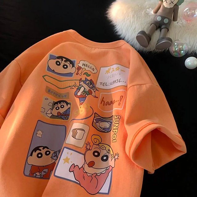Camiseta de manga corta con estampado de dibujos animados japoneses de Anime Crayon Shin-Chan, tendencia de moda, versátil, holgada, para parejas, Y2K