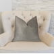 thumbnail image 2 of Almohada de lujo Plutus Pearly Shell Velvet Crema y Marfil 30 x 50 cm, 2 of 2