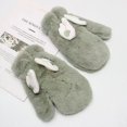 thumbnail image 1 of Sosteniendo el corazón cálido y moviendo las alas del ángel son lindos y dinámicos, suaves y agradables para la piel con guantes de terciopelo engrosados para mantener el calor en invierno., 1 of 5
