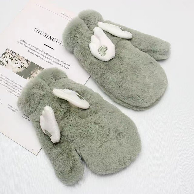 Sosteniendo el corazón cálido y moviendo las alas del ángel son lindos y dinámicos, suaves y agradables para la piel con guantes de terciopelo engrosados para mantener el calor en invierno.