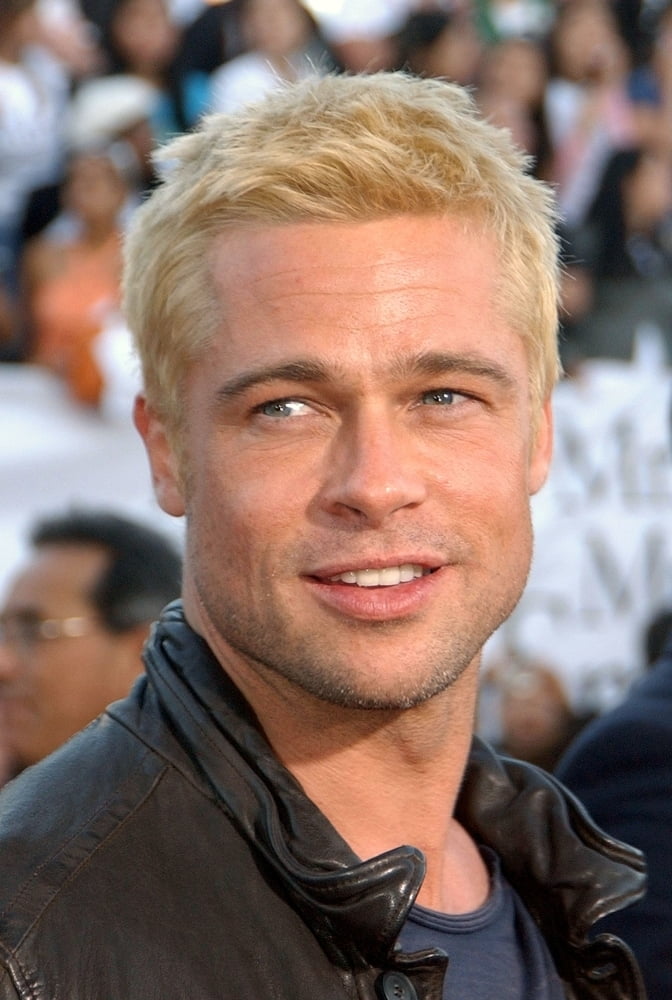 Brad Pitt At Arrivals For Mr. & Mrs. Smith Premiere Photo Print (16 x