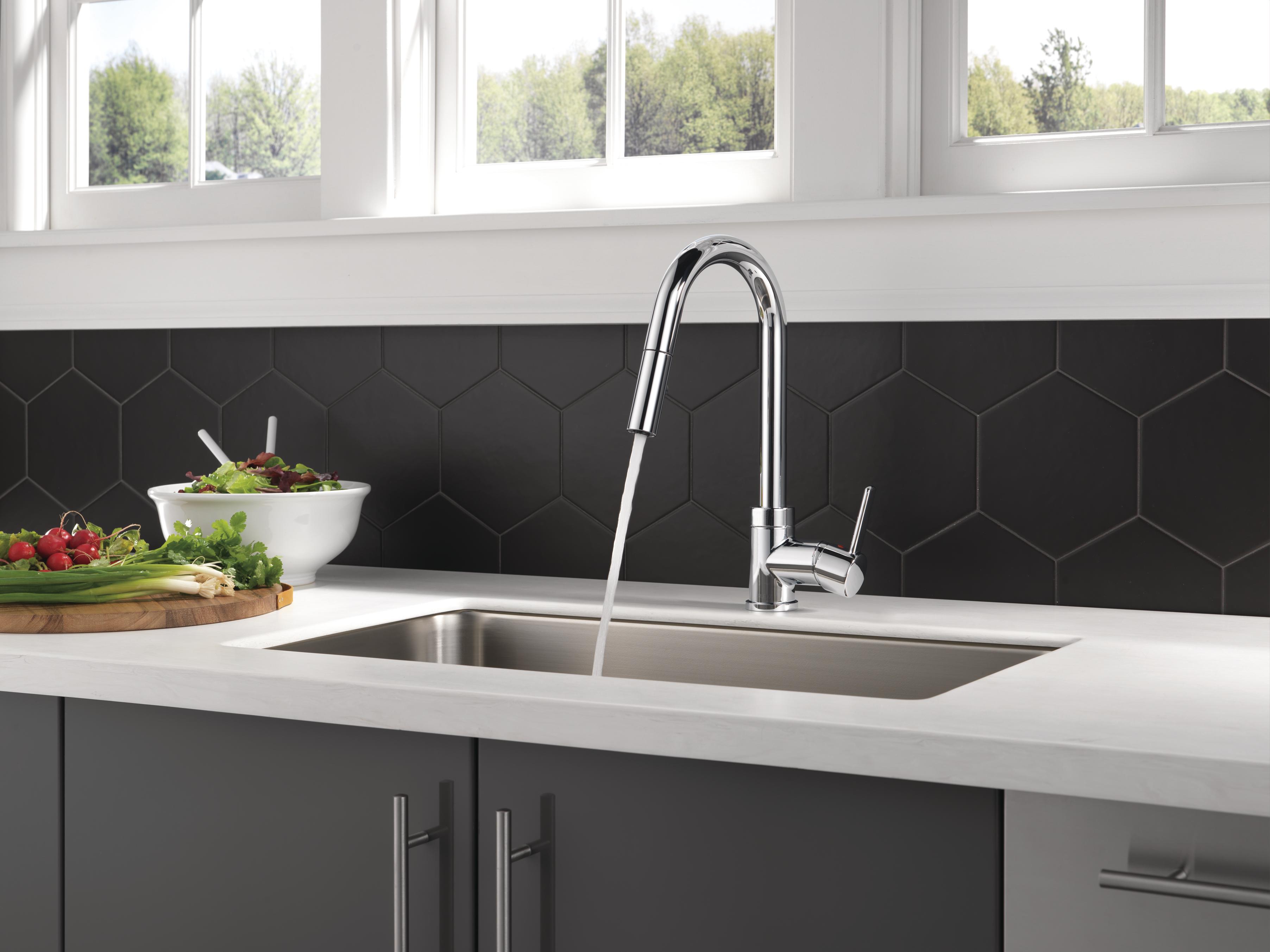 Peerless Precept Single Handle Pull-Down Sprayer Kitchen Faucet in Chrome P188152LF - image 3 of 15