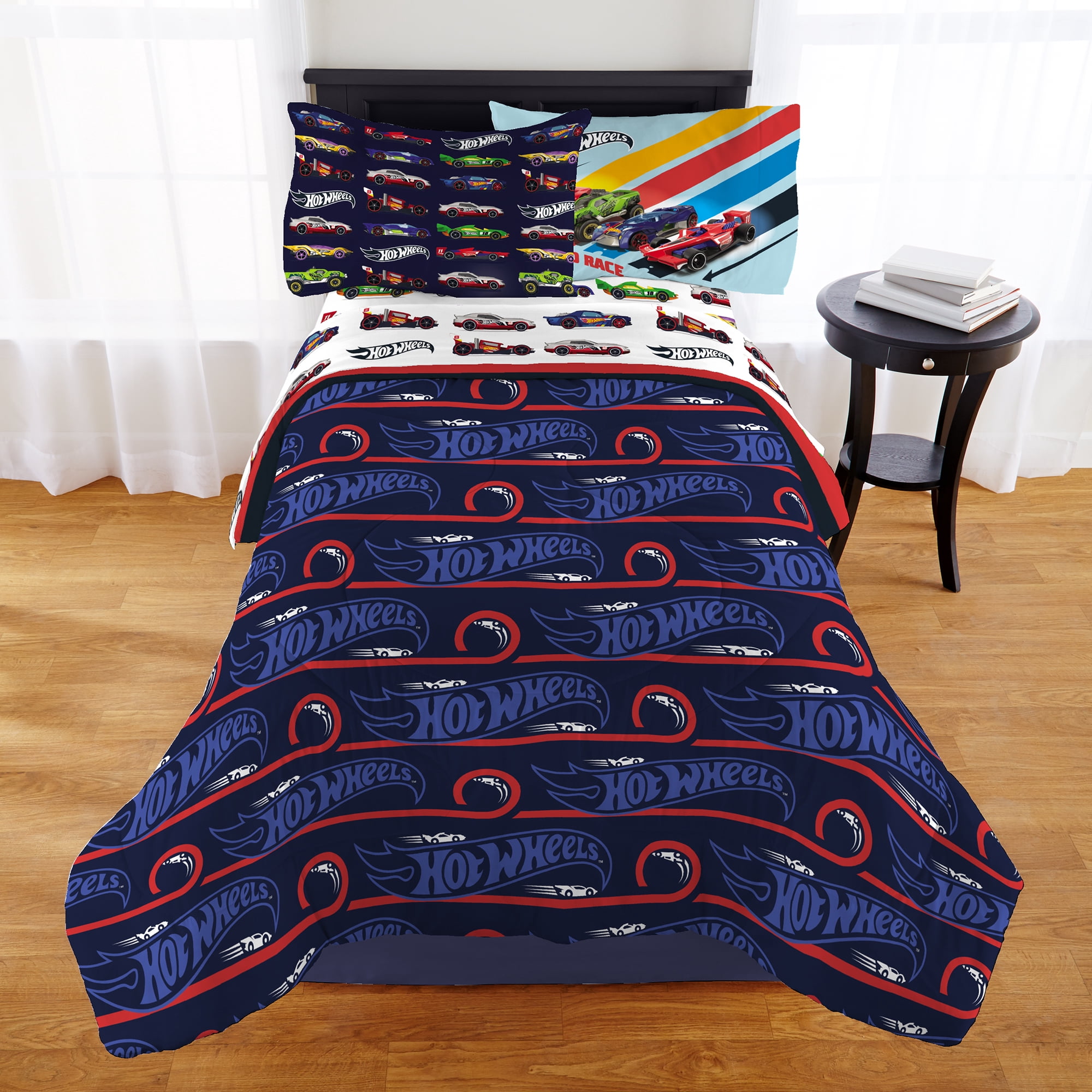 Hot Wheels Cars Boys Reversible Twin Comforter & Sheets 4 Piece Bed in Bag