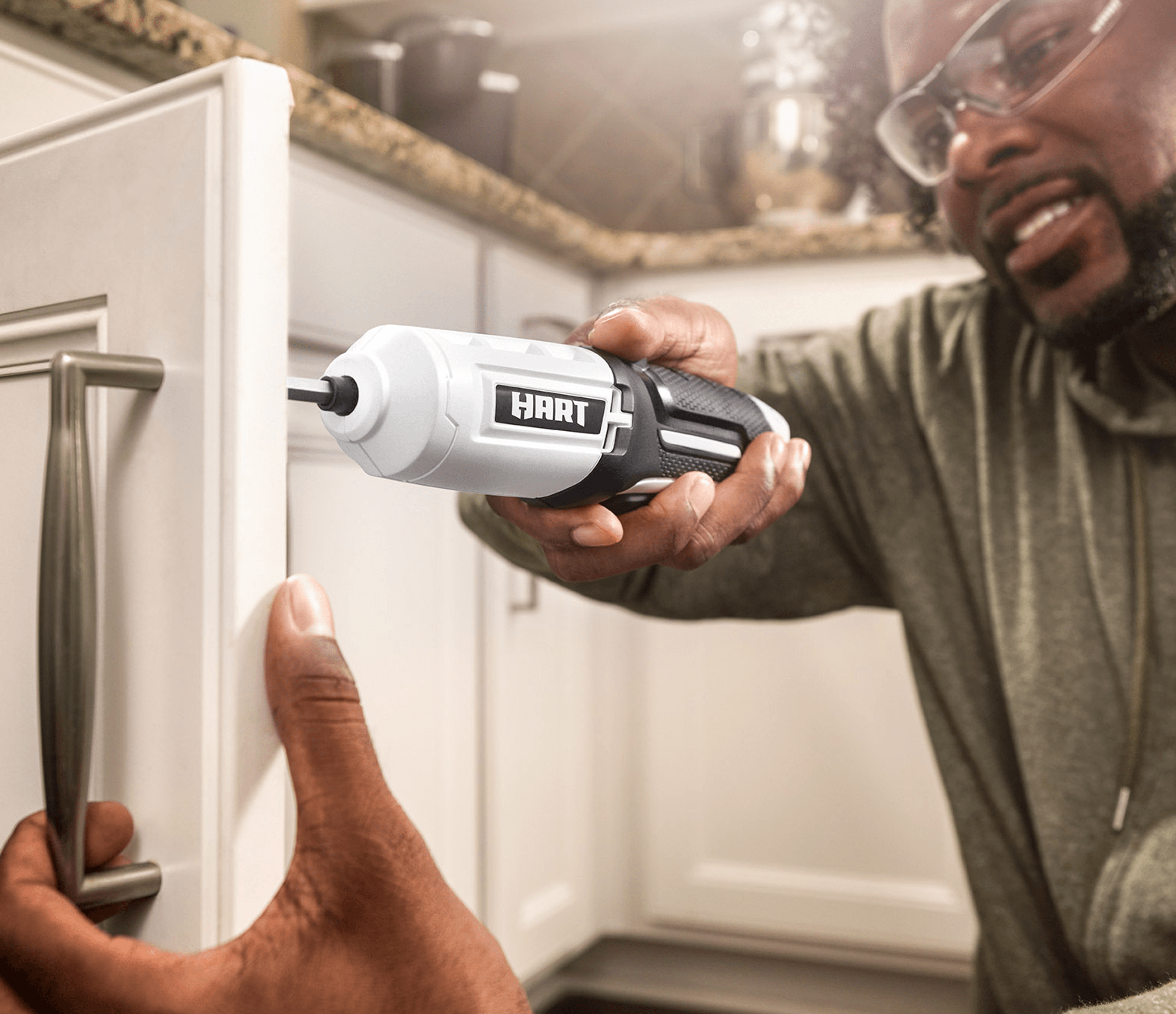 HART 4-Volt Rechargeable Screwdriver with Philips and Slotted Bit - image 4 of 6