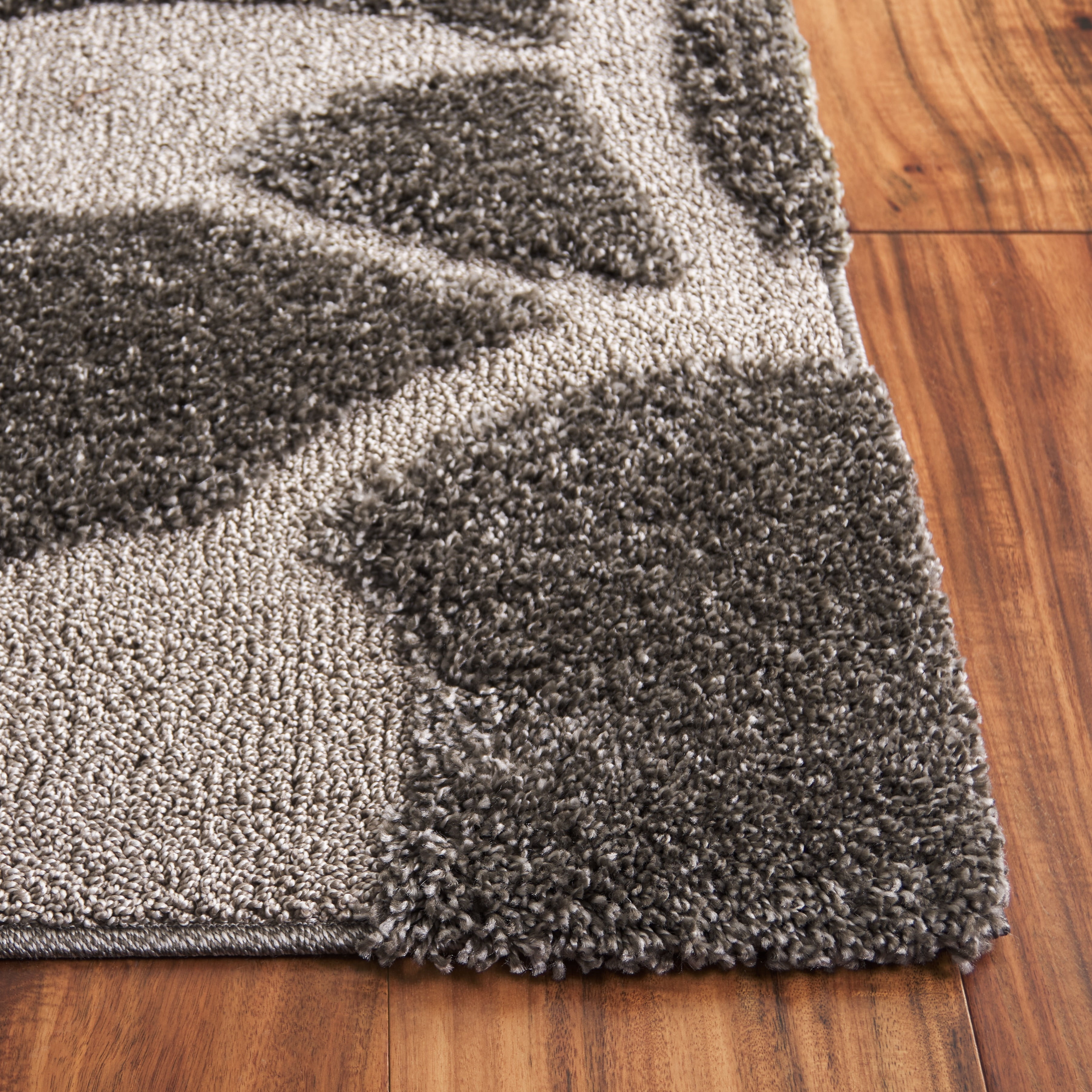 Safavieh Florida Teodor Geometric Shag Area Rug, Smoke/Beige, 6' x 8'