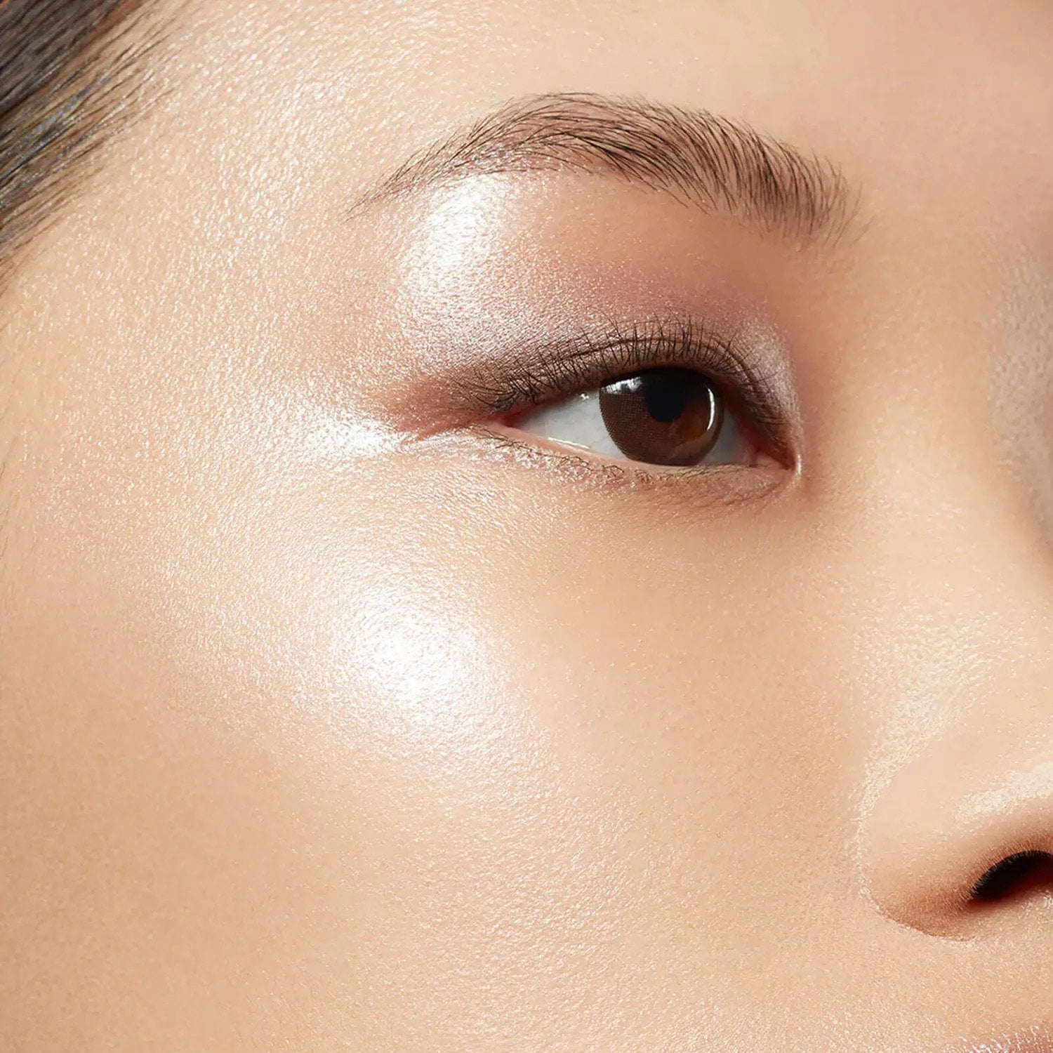 Illamasqua Beyond Liquid Highlighter 0.5 fl oz Daze