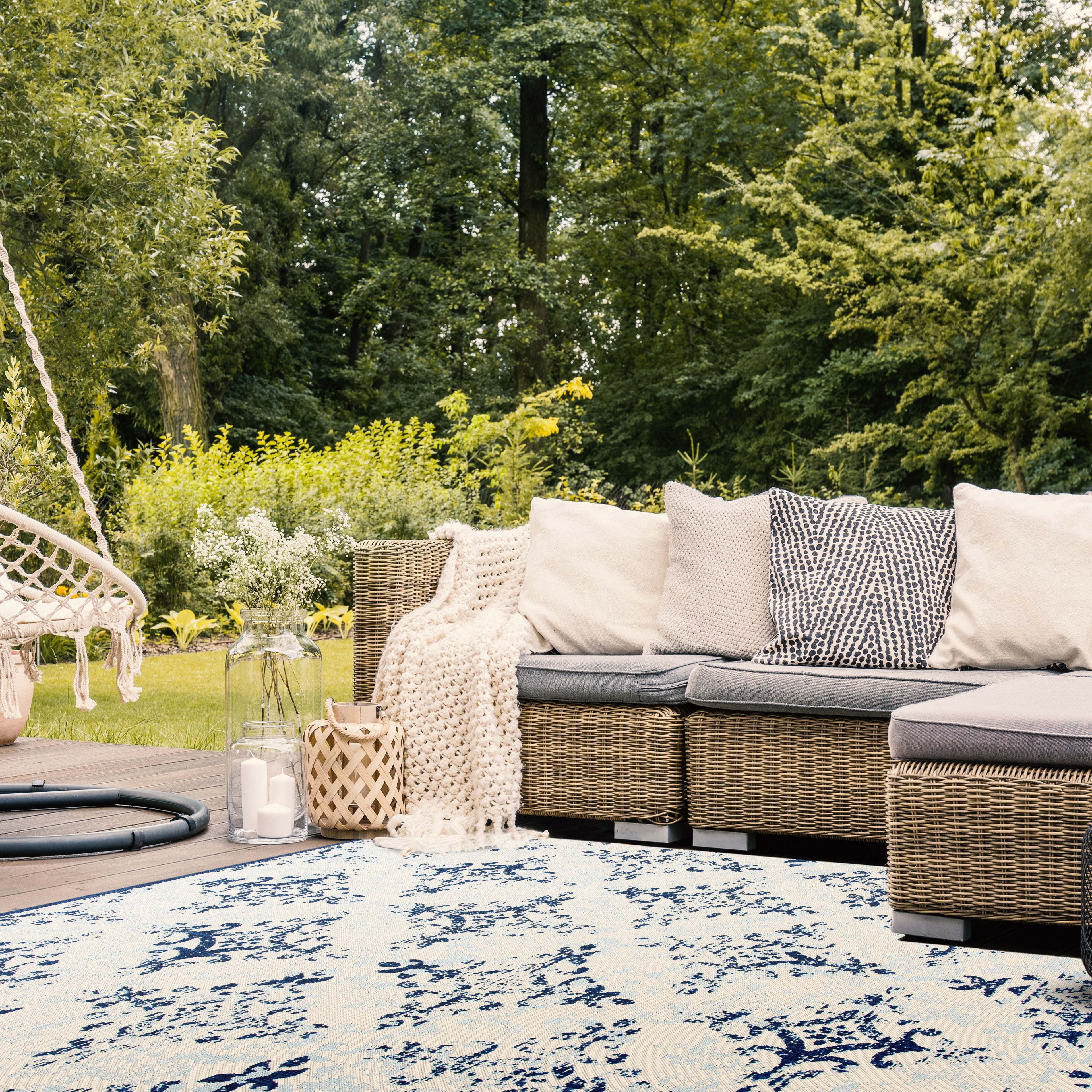 Safavieh Courtyard Duana Geometric Indoor/Outdoor Area Rug, Ivory/Navy, 6'7" x 6'7" Square