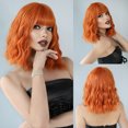 thumbnail image 3 of RV Peluca naranja sucia, cabello corto y rizado para mujer, flequillo de aire, cabello rizado de longitud media, fibra química, cubierta para el cabello Rojo Verde, 3 of 5