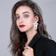 thumbnail image 5 of Pendientes grandes de metal Con doble flor mate shaofei para mujer color blanco, 5 of 5