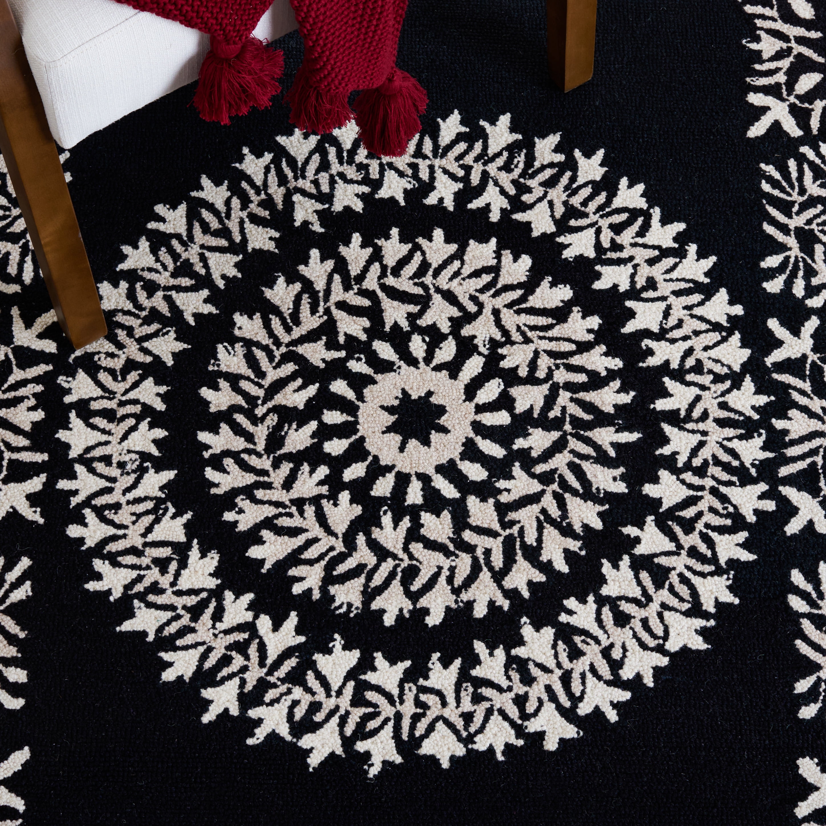 Safavieh Empire Janetta Medallion Area Rug, Black/Ivory, 6' x 6' Round