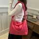 thumbnail image 4 of Bolso Acolchado Con Asa Mano para Mujer Color Sólido, 4 of 9