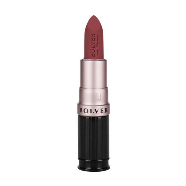 Bolver Rouge à Lèvres Mat Imperméable dans la Teinte No 124, Présentant un tube Noir et Or rose Élégant avec une Balle de Rouge à Lèvres mauve Hautement Pigmentée. Ce Rouge à Lèvres Longue Tenue, Résistant aux Bavures et Imperméable Offre une Finition Mate avec une Hydratation intense. Idéal pour Diverses conditions Météorologiques et Sans Cruauté.