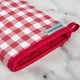 thumbnail image 3 of Juego de 2 guantes de cocina KitchenAid Gingham Passion Red de algodón, 3 of 5