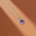 thumbnail image 3 of JeenMata Collar con Colgante de Halo de Piedra Natal de Febrero de Amatista 1,25 Quilates en Baño de Oro Blanco, 3 of 5