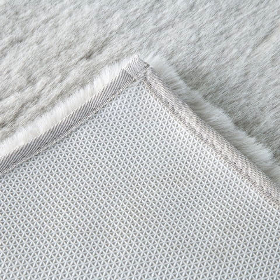 Home-Complete 21x34 Small Faux Fur Bath Mat for Hallway or Kitchen, Machine Washable Nonslip Rug, (Silver)