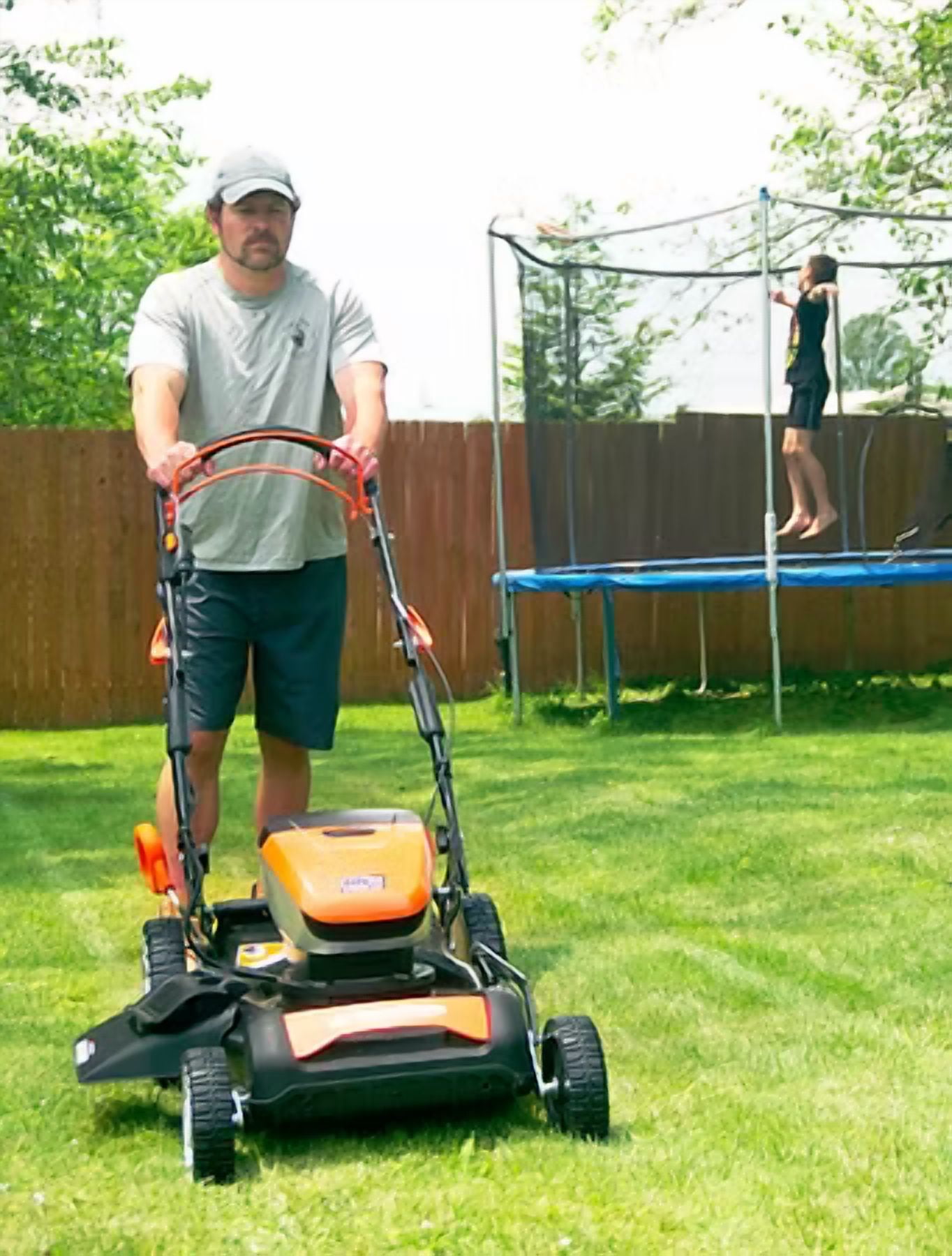 Yard Force 21-Inch 60V Self-Propelled Cordless Lawn Mower YF60vRX21-SP with Additional Spare Blade (1253194001) and 4.0Ah Battery (YF60VRX4.0-BAT)
