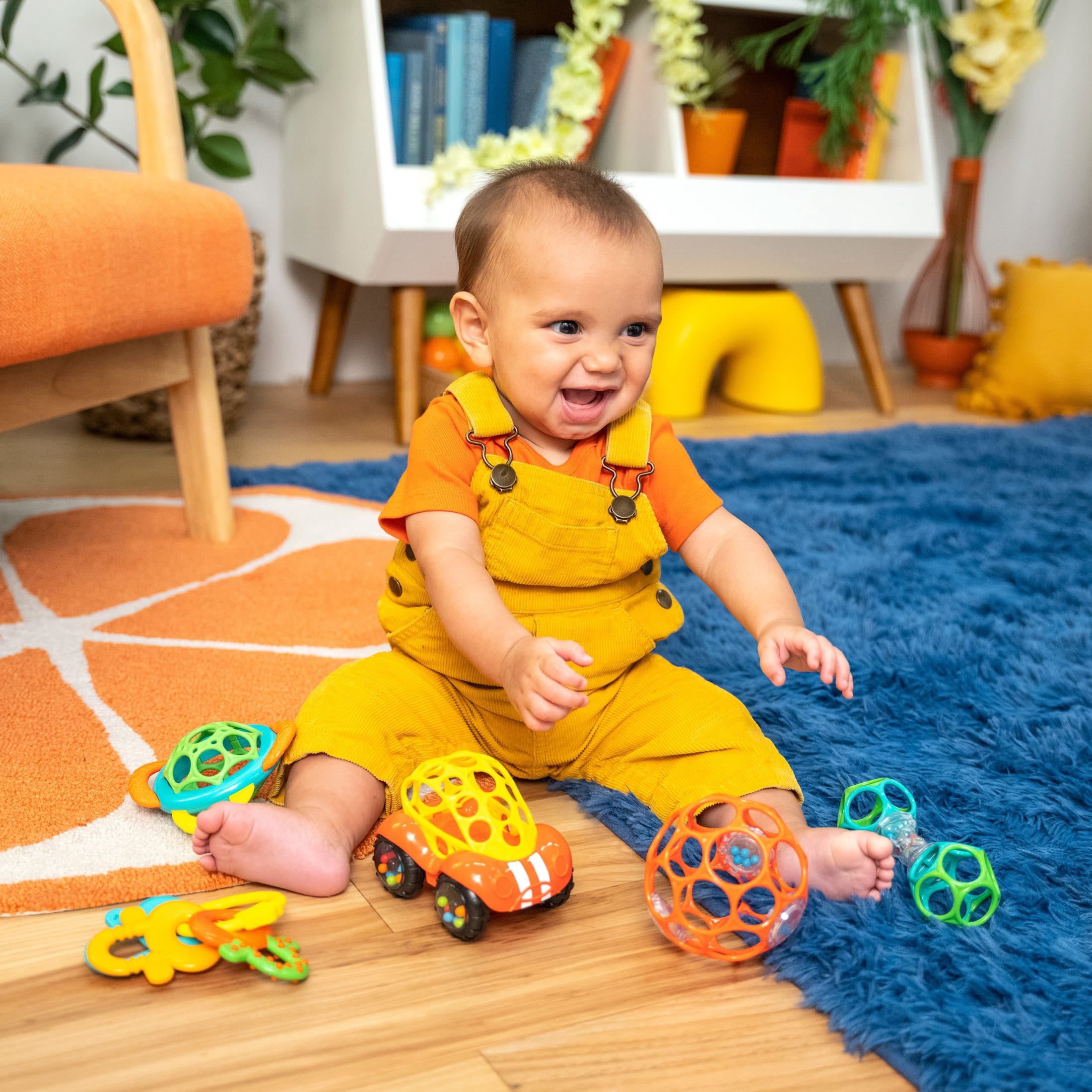 Soothers & Shakers 5pc Gift Set - Baby Rattles & Teethers, Unisex, 0m +
