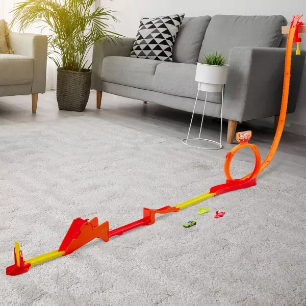 Hot Wheels The Hot Ones Drop-In Super Jump Diecast Car Track Set